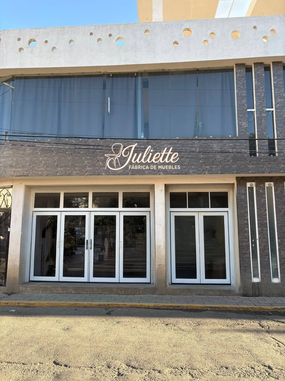 Fachada de Juliette Fábrica de Muebles en San Andrés Cholula, Puebla